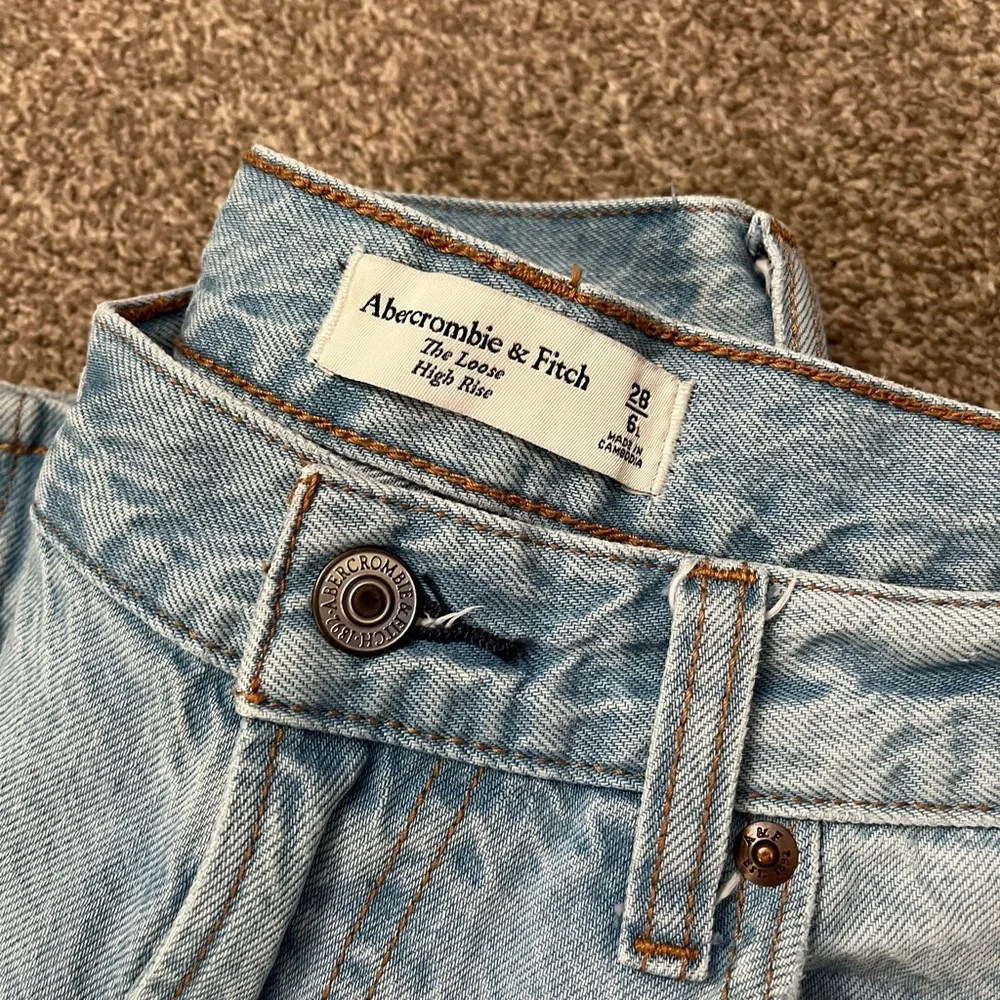 Abercrombie & Fitch Women's High Rise Jeans - Light Blue - Picture 4 of 12